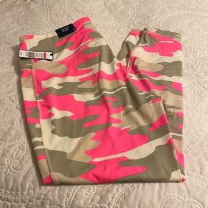 Crown and ivy camo leggings L nwt